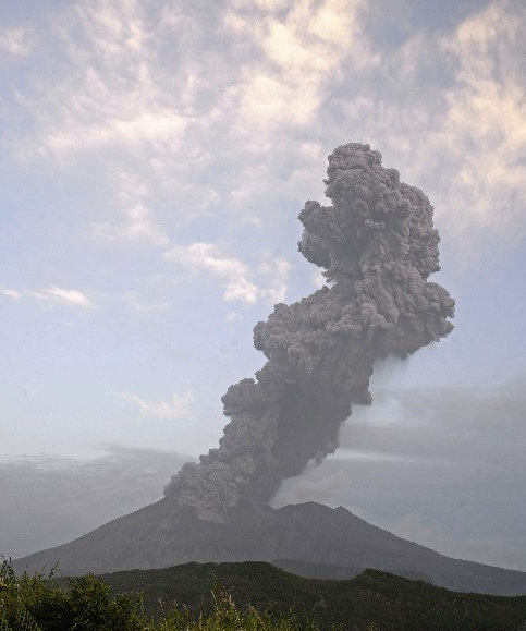 樱岛火山喷发图片