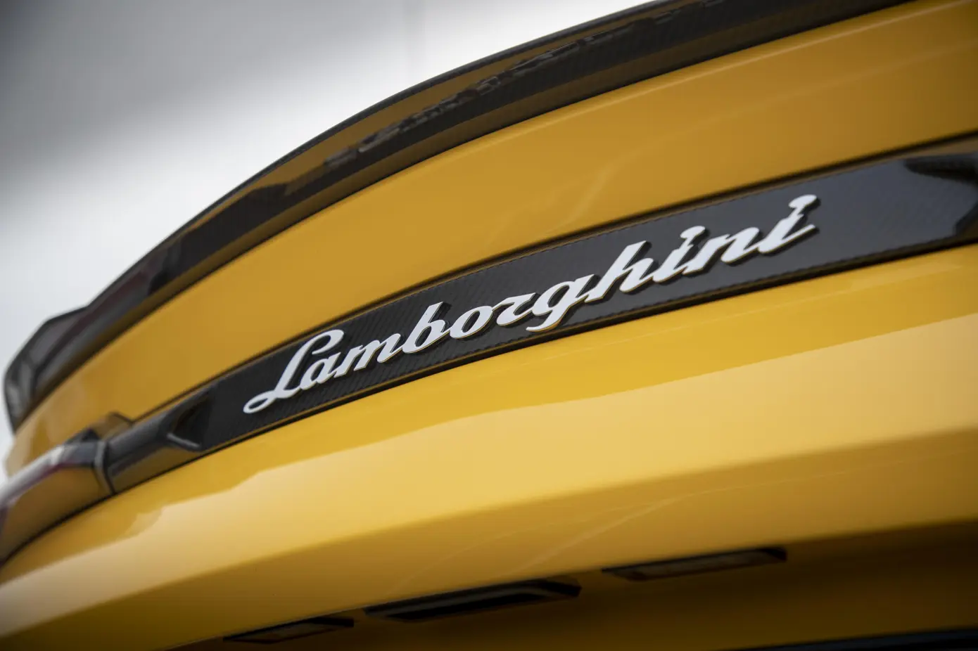 lamborghini-nameplate.webp