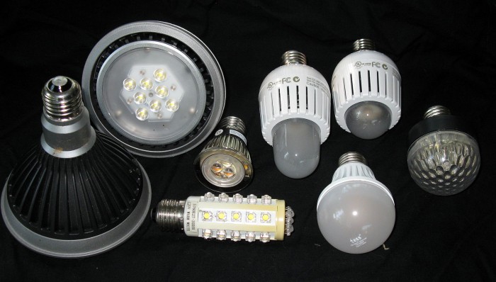 1600px-LED_bulbs.jpg