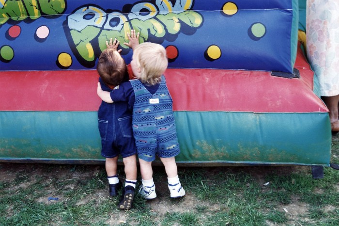 Childhood_friends_at_a_carnival.jpg