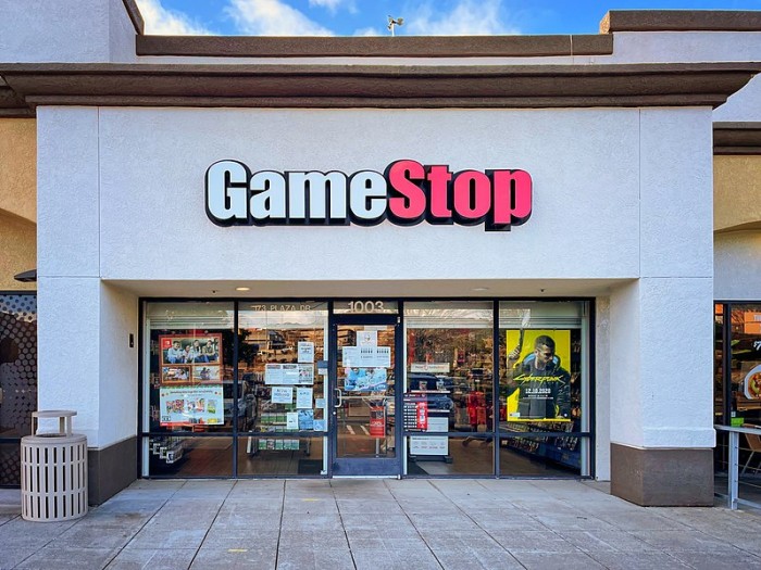 GameStop_Retail_Store_-_Vallejo_-_California_(50906730711).jpg