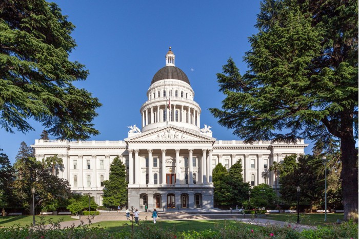 1920px-Sacramento_Capitol_2013.jpg