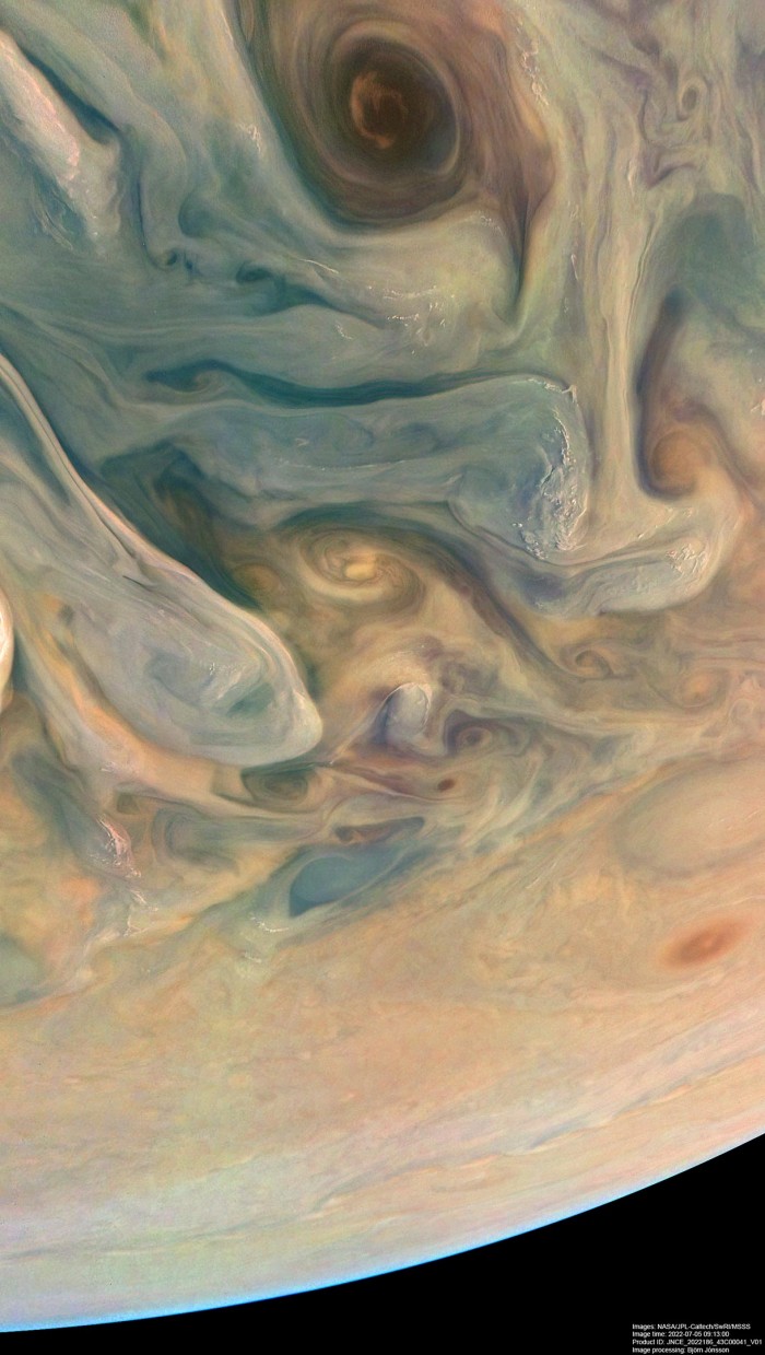 Jupiters-Complex-Colors-Processed.jpg