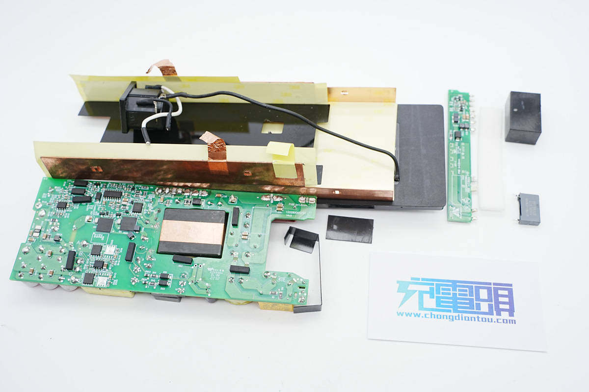 拆解报告：Razer雷蛇灵刃280W氮化镓电源适配器RC30-042-充电头网