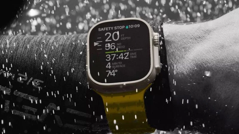 apple-watch-ultra-underwater.webp