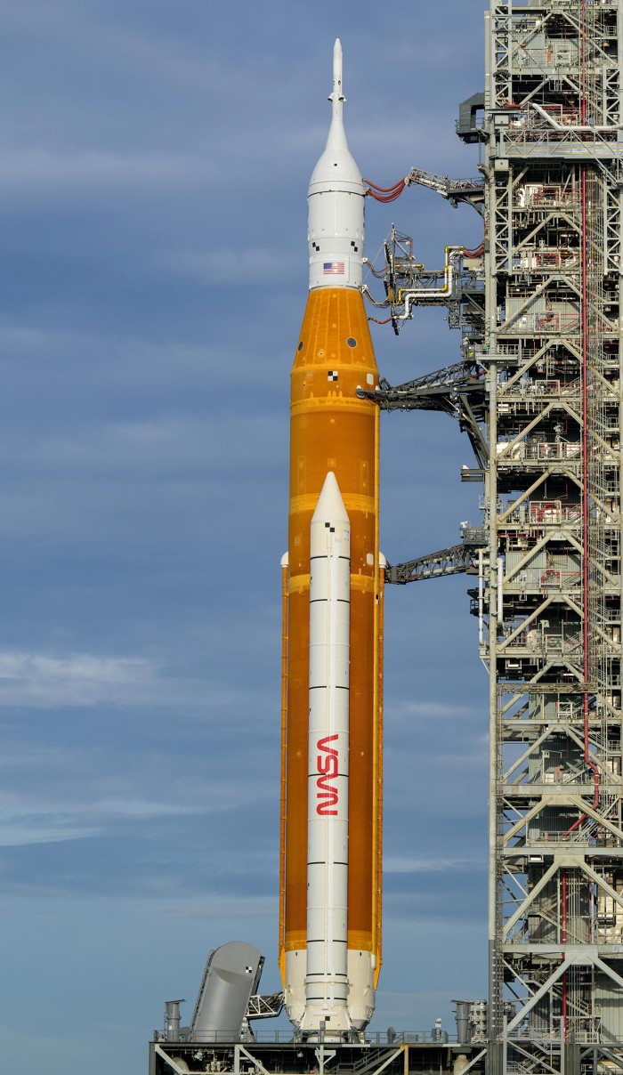 NASA-SLS-Rocket-Atop-Mobile-Launcher.jpg