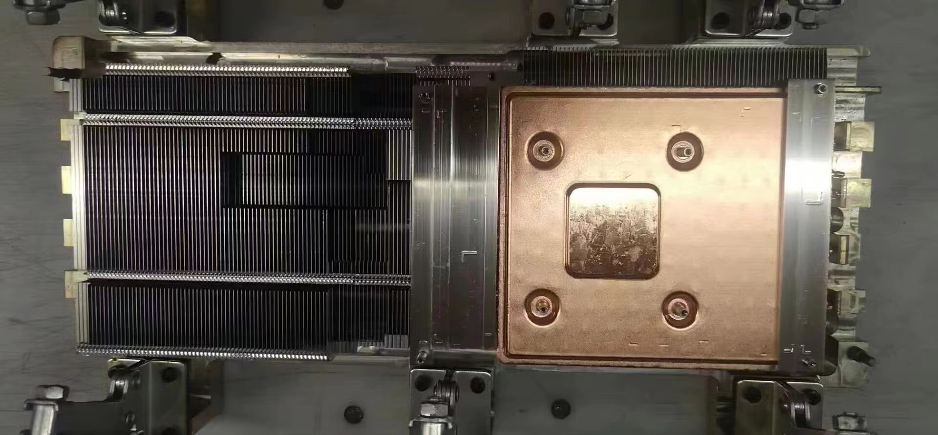 定制款NVIDIA RTX 4090散热器拥有惊人的13根6mm铜热管