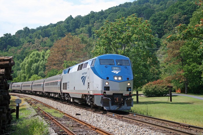 1599px-Amtrak_on_Afton_Mountain.jpg