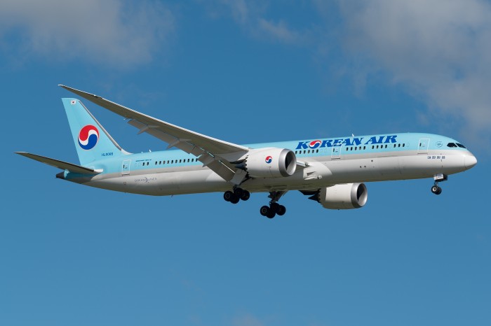 Korean_Air_Boeing_787-9_HL8085.jpg