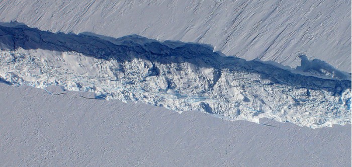 800px-Pine_Island_Glacier_ice_shelf_rift_(6299111162).jpg