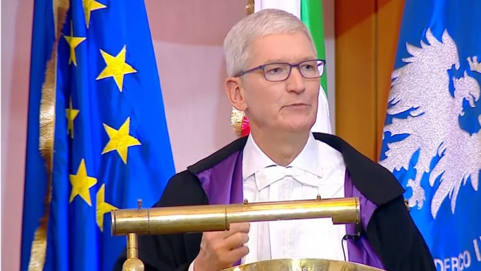 50603-99626-000-lead-Tim-Cook-in-Italy-xl.jpg