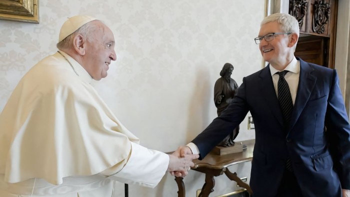 50658-99798-000-lead-Pope-Francis-and-Tim-Cook-xl.jpg