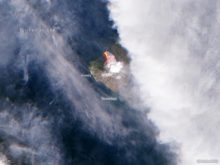 Italys-Stromboli-Erupts.jpg