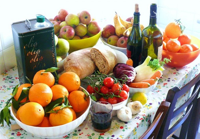 800px-DIETA_MEDITERRANEA_ITALIA.jpg