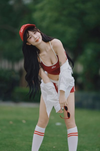 棒球背心拍照，6个姿势，轻松拍出青春活力少女感 - 图片 4