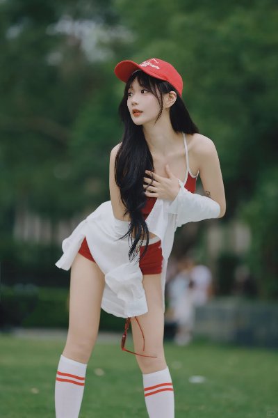 棒球背心拍照，6个姿势，轻松拍出青春活力少女感 - 图片 1