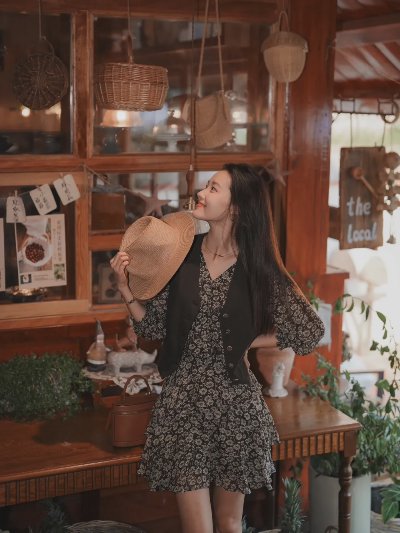 出游探店拍照，这些拍照姿势，漂亮气质又俏皮，清新治愈又文艺有故事氛围感 - 图片 3
