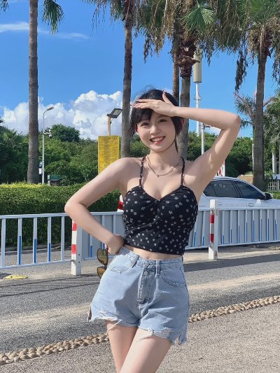穿牛仔短裤拍照，这些姿势，漂亮气质又浪漫，慵懒青春又显身材 有活力 - 图片 1