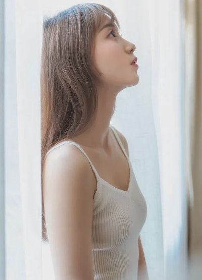 高颜值清纯美女露肩吊带阳光下美照，身体曲线太吸引眼球了 - 图片 4