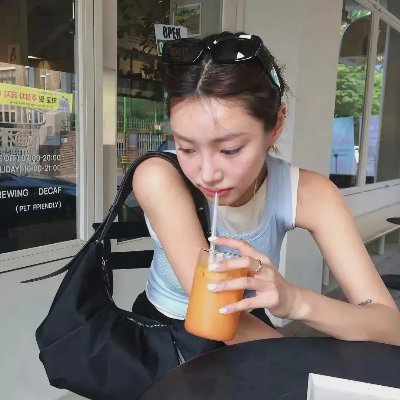 𝑾𝒆𝑪𝒉𝒂𝒕｜小众好看的女生头像 - 图片 5
