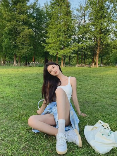 公园草坪拍照，这些拍照姿势，漂亮气质又清爽，慵懒甜美又性感显身材 - 图片 3