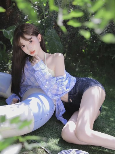 玩水穿牛仔短裤拍照，10个动作姿势，漂亮气质又甜美，精致慵懒又清新俏皮 - 图片 4