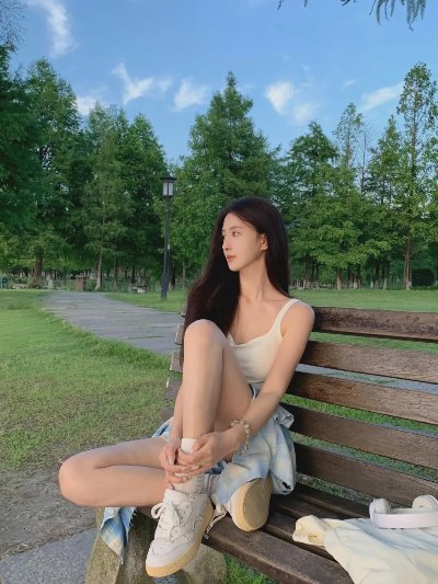 公园草坪拍照，这些拍照姿势，漂亮气质又清爽，慵懒甜美又性感显身材 - 图片 2