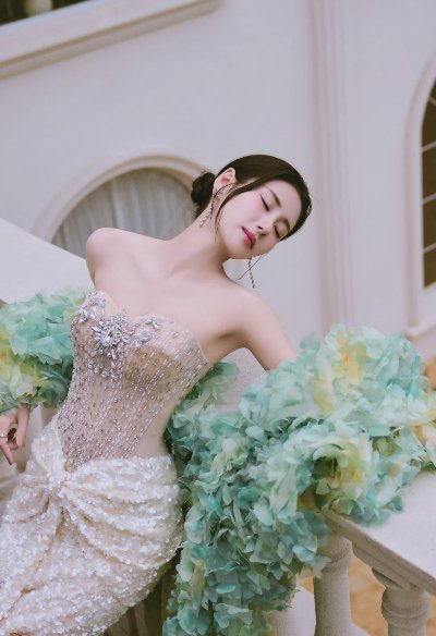 壁纸 | 张碧晨抹胸鱼尾裙写真大片精选 - 图片 5