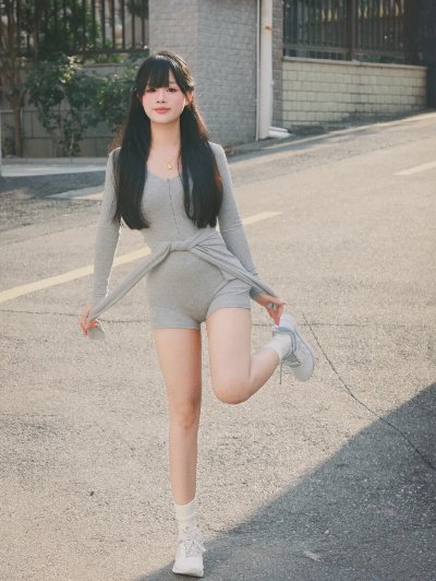 运动女生拍照，8个动作，自然活力又好看，显高显瘦显身材 - 图片 1