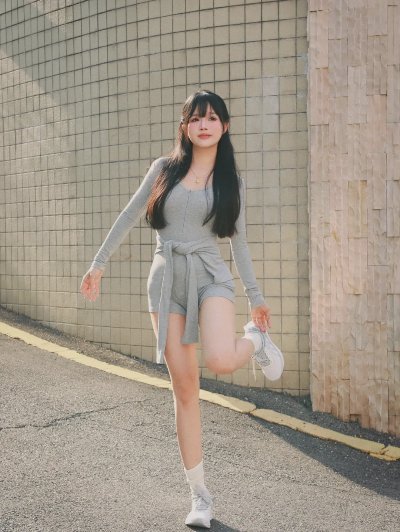 运动女生拍照，8个动作，自然活力又好看，显高显瘦显身材 - 图片 3