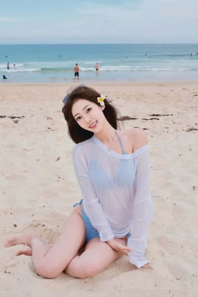 海边沙滩拍照，这些动作姿势，漂亮气质又精致，慵懒惬意又温柔显身材 - 图片 1