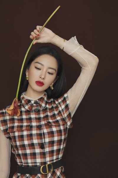 杨采钰写真壁纸 - 图片 1