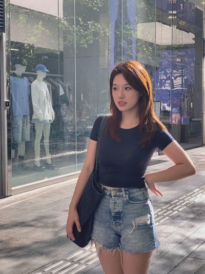 肉肉女生拍照，学会这样拍，大方自信，漂亮出片身材好 - 图片 1