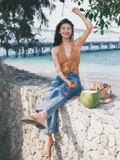 海边旅游度假拍照，10个动作姿势，漂亮气质又优雅，甜美惬意又浪漫出片 - 图片 4