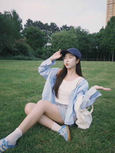 闯入宫崎骏的夏天！9个公园草坪拍照姿势，拍出自由感和生命力 - 图片 5