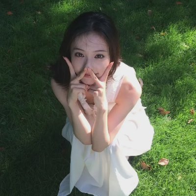 胡连馨｜小众不撞头的头像 - 图片 1
