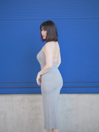 肉肉女生穿裙子拍照，7个小动作，气质自然，上镜出片显身材 - 图片 2