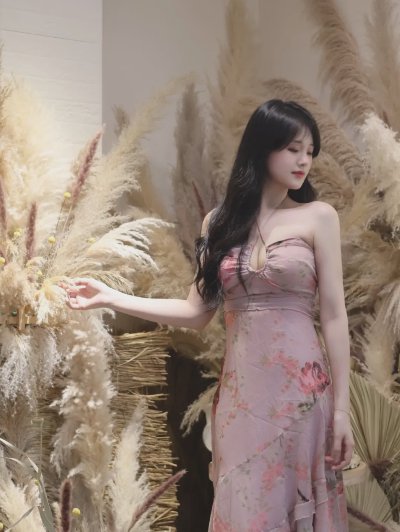 花墙秋千拍照姿势！9 招拿捏氛围感，秒变温柔仙女 - 图片 5