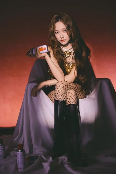 程潇｜红调氛围里的酷飒女王 - 图片 3
