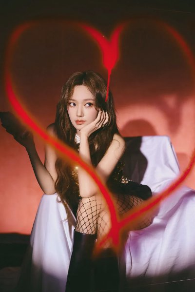 程潇｜红调氛围里的酷飒女王 - 图片 5