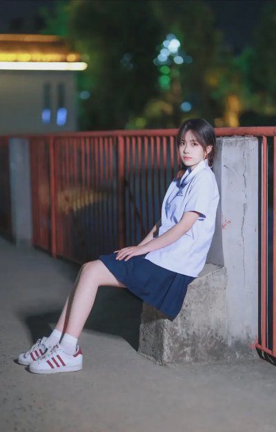 深夜街拍别再傻站着，光影+动作双加持，随手一拍像剧照 - 图片 3