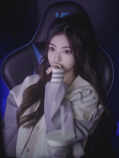 9个网吧拍照姿势，电竞网文女主既视感，氛围感太绝了，美到极致 - 图片 1