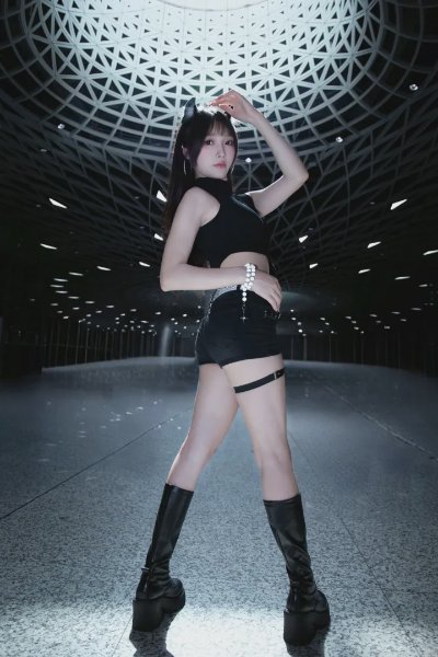 地铁站仰拍封神指南！7个拍照动作，秒变二次元长腿辣妹 - 图片 1