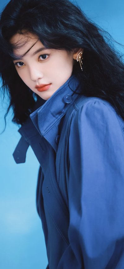share壁纸｜章若楠｜光晕勾勒侧脸，她抬眼时像一场慢放的青春蒙太奇 - 图片 5