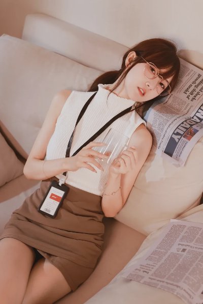 办公室职场风拍照，女秘书写真姿势，气质漂亮又温柔，自然好看显身材！ - 图片 3