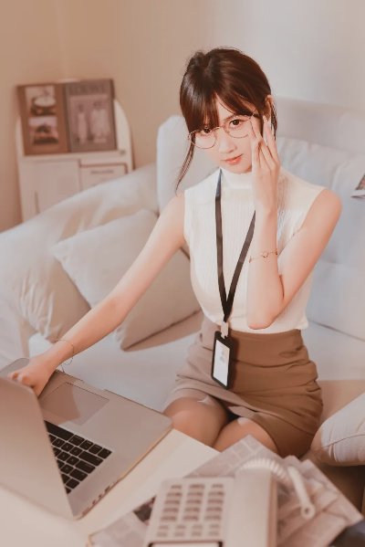 办公室职场风拍照，女秘书写真姿势，气质漂亮又温柔，自然好看显身材！ - 图片 1