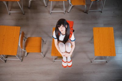 放课后双马尾白丝美腿写真 - 图片 1