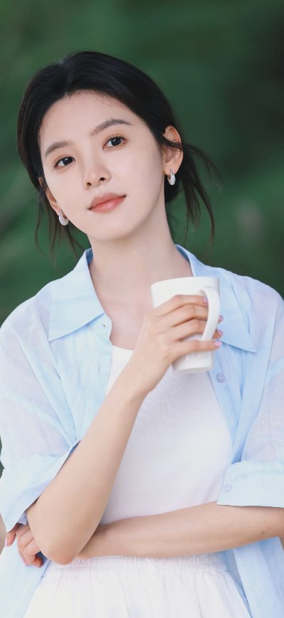 share壁纸｜章若楠｜光晕勾勒侧脸，她抬眼时像一场慢放的青春蒙太奇 - 图片 3