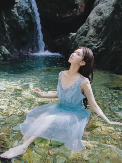 溪涧少女与光的共舞，8 张水人像的摄影技巧 - 图片 4