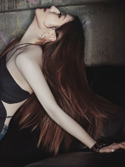 🦋李兰迪｜黑色绑带露背装，有点辣有点美！ - 图片 5